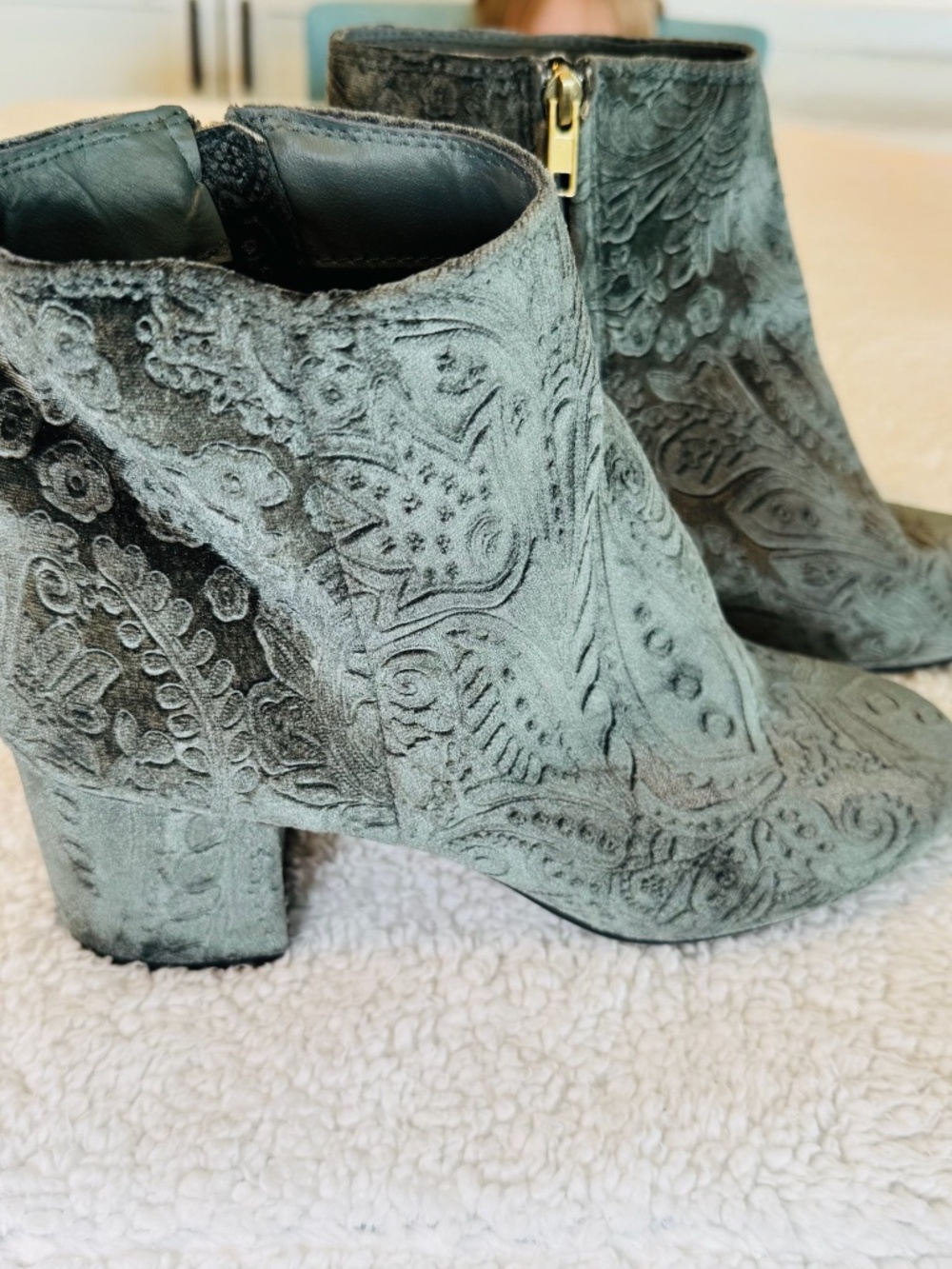 Zigi Soho Nydia Ankle Booties Womens Size 9.5 Velvet Green Gray Coquette - Picture 12 of 12